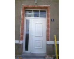 Porte extérieure en PVC blanc